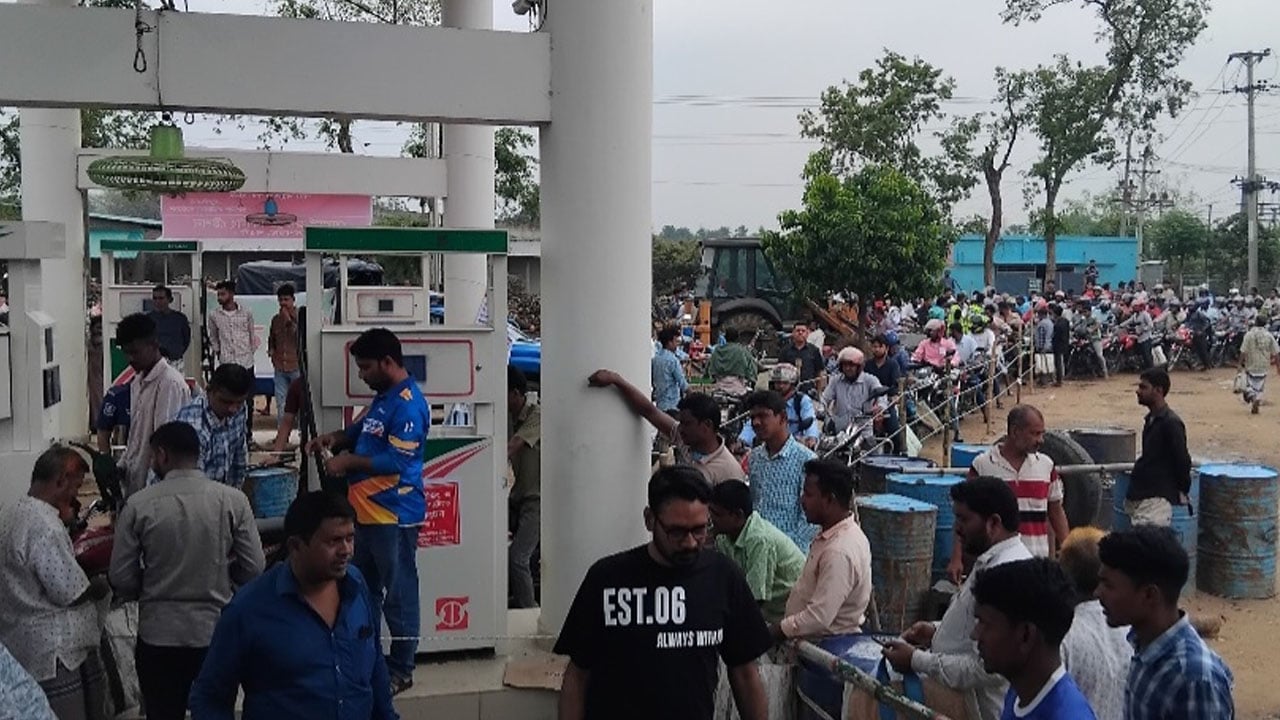 সাপাহারে জ্বালানি তেল মজুত ও পাচার রোধে কড়া নজরদারি