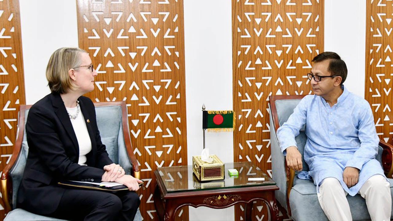 বাণিজ্যমন্ত্রীর সাথে যুক্তরাজ্যের হাইকমিশনার এর বৈঠক