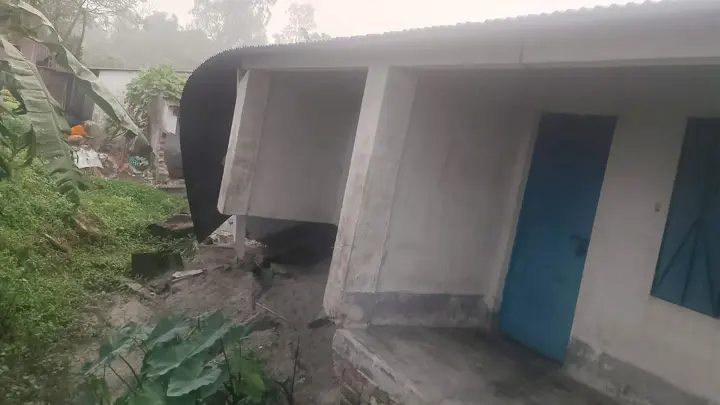 আশ্রয়ণ প্রকল্পে ঘর পেয়েও থাকছে না কেউ