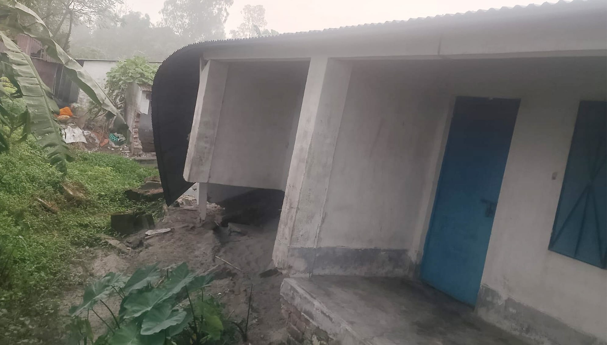 আশ্রয়ণ প্রকল্পে ঘর পেয়েও থাকছে না কেউ