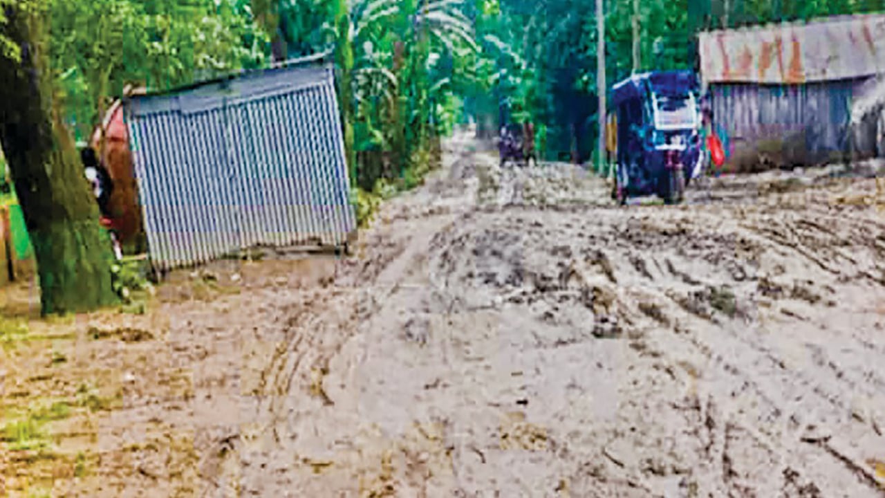 সংস্কারের অভাবে বেহাল চন্দনবাইশা-বগুড়া সড়ক