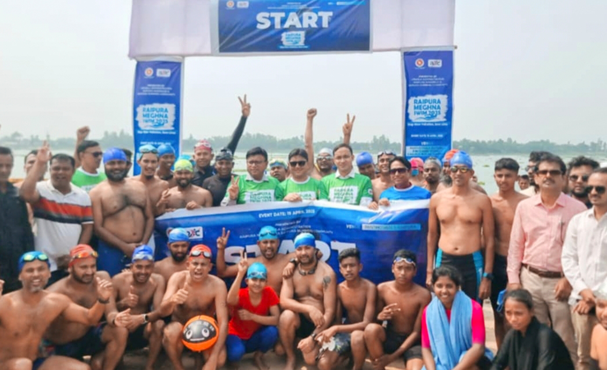 রায়পুরায় নদীদূষণ রোধে সাঁতার প্রতিযোগিতা অনুষ্ঠিত