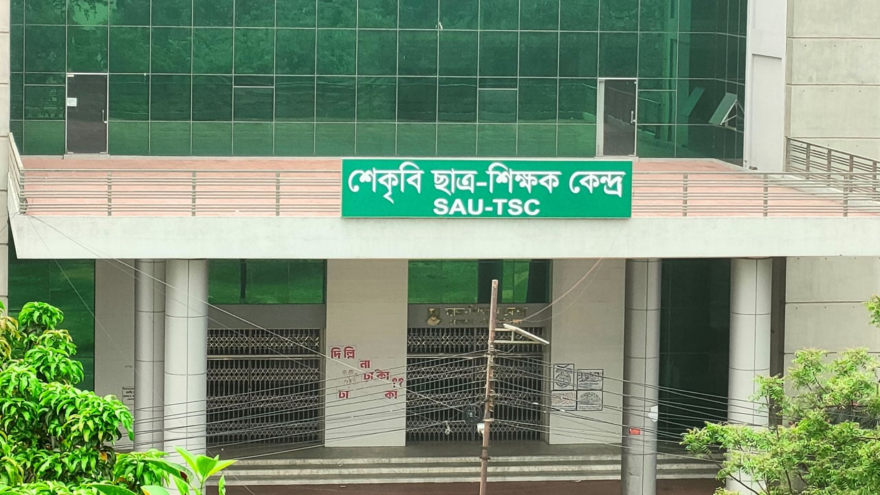 শেকৃবির টিএসসি: শিবিরকে নিষেধ, ছাত্রদলে অনুমতি
