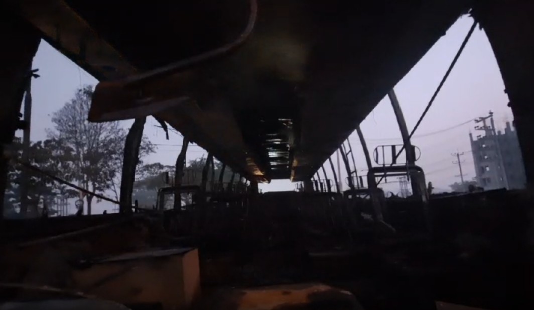 সাভারে সড়ক দুর্ঘটনায় নিহত ৫, চারজন একই পরিবারের