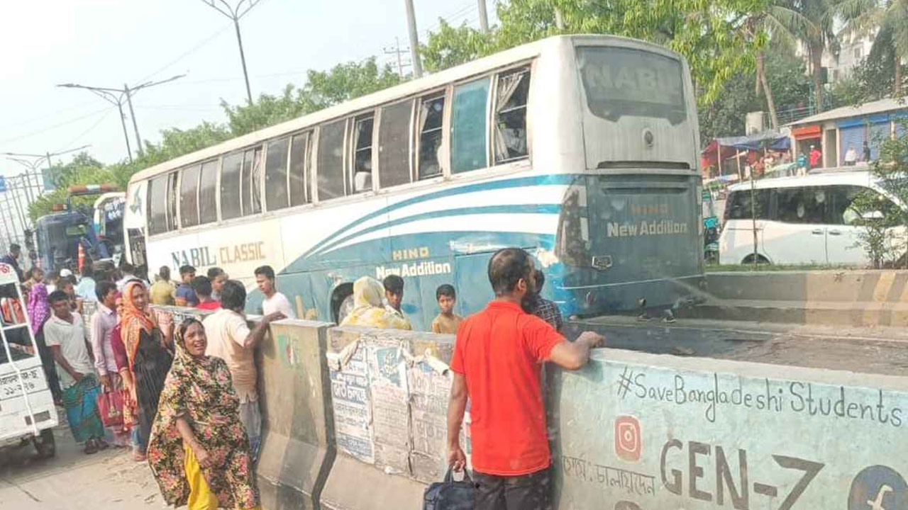 সাভারে পৃথক সড়ক দুর্ঘটনায় নিহত ৩