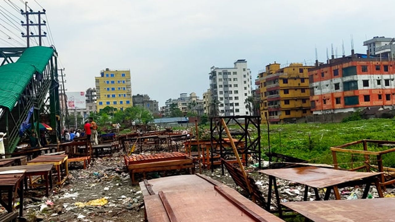 বুলডোজারে শত কোটি টাকার জমি দখল, পৌর কর্মকর্তাকে শোকজ