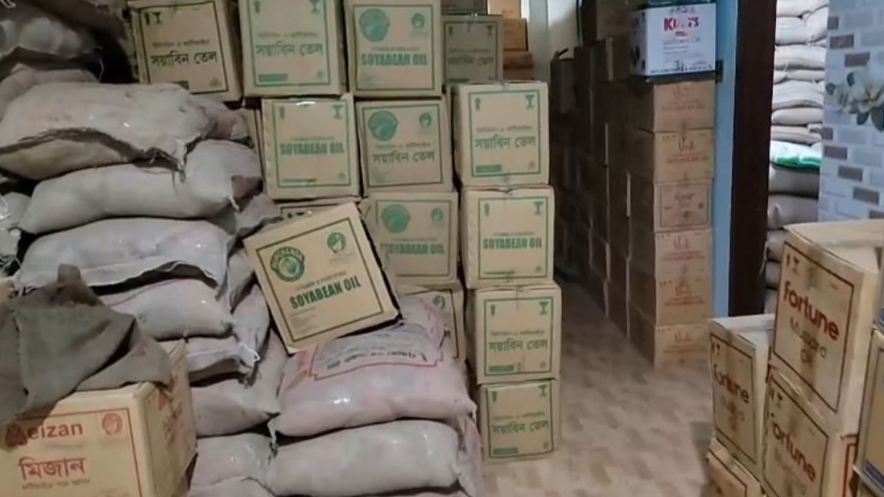 সাবেক সেনা সদস্যের গুদামে মিলল ৩৭ হাজার লিটার সয়াবিন তেল