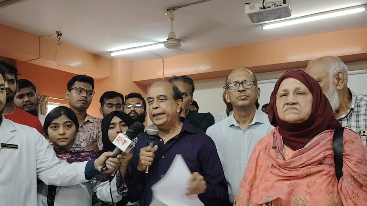 প্রিন্সিপালকে লাঞ্ছিত করায় শ্যামলী সেন্ট্রাল মেডিকেলে চিকিৎসা সেবা বন্ধ