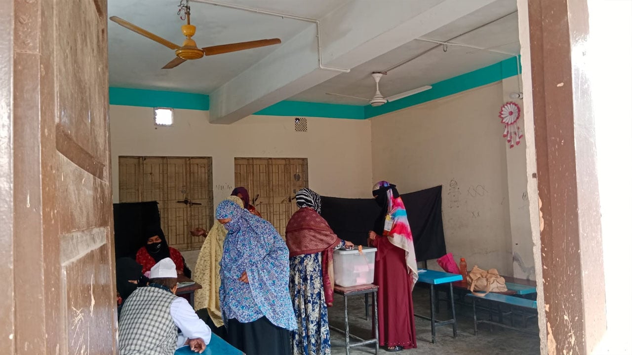 মাদারীপুর-১ আসনে শিবচরে নারী ভোটারদের উপস্থিতি বেশি