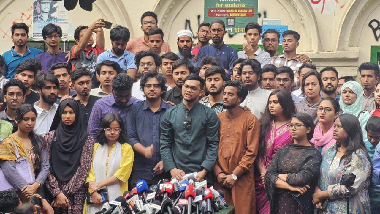 মধুর ক্যান্টিনে হাতাহাতির ঘটনাটি 'অনাকাঙ্ক্ষিত'; আবু বাকের মজুমদার