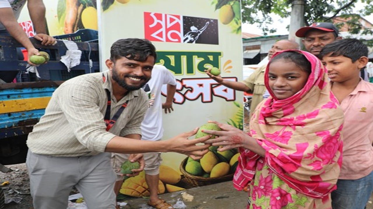 স্বপ্নতে আম উৎসব, সুবিধাবঞ্চিত মানুষের মাঝে মৌসুমি আনন্দের ছোঁয়া