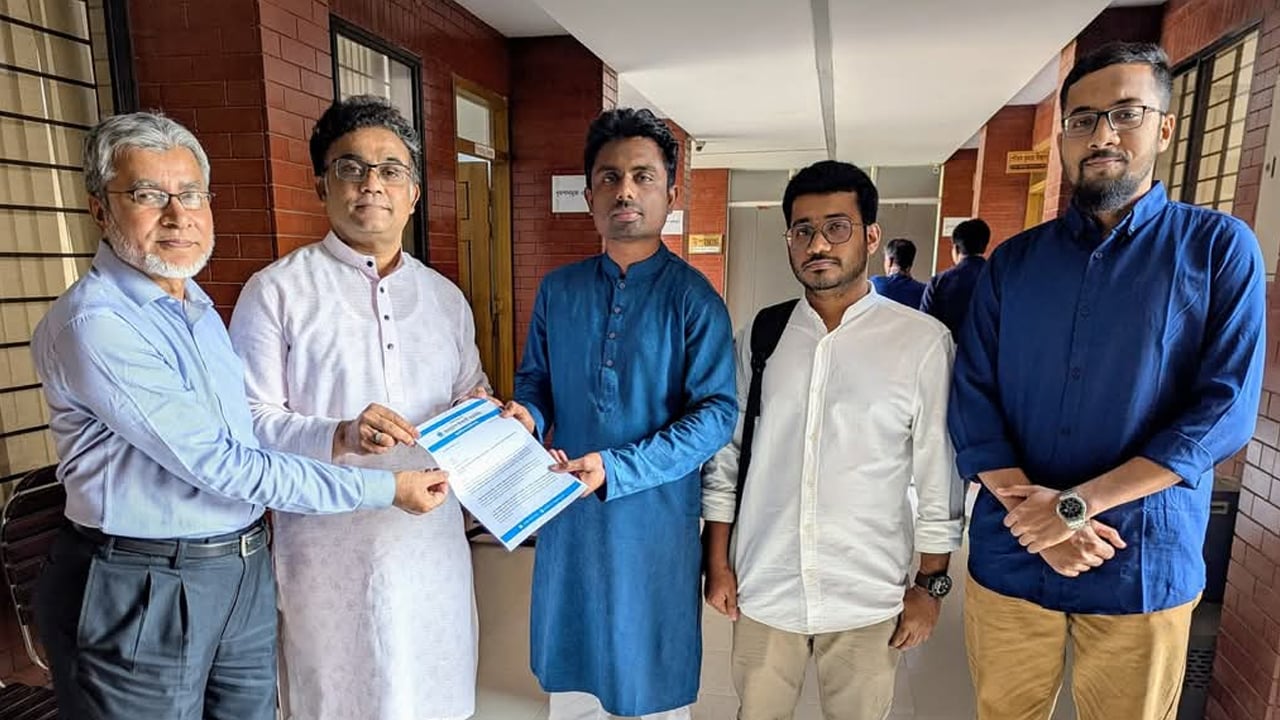 রমজানে ভোগান্তি নিরসনে উপাচার্যের কাছে জাবি শিবিরের স্মারকলিপি