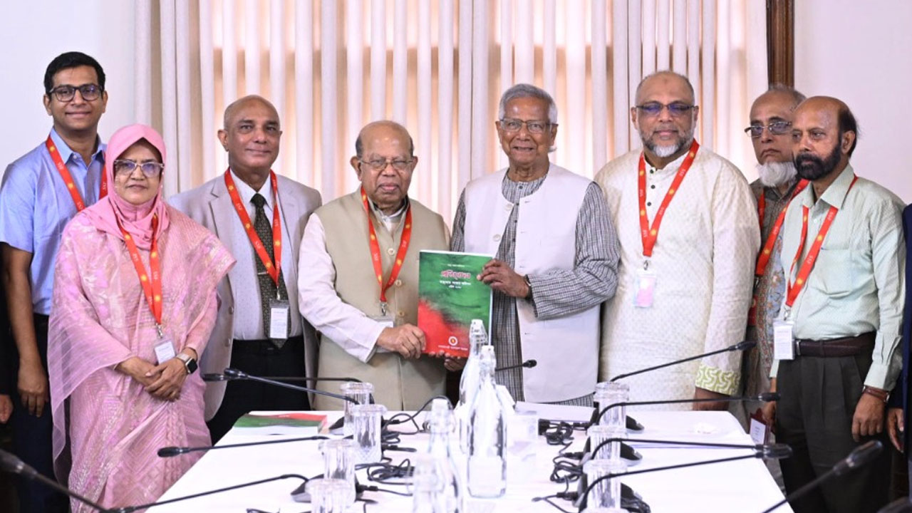 স্বাস্থ্য সংস্কার কমিশনের সুপারিশ দ্রুত বাস্তবায়নের নির্দেশ প্রধান উপদেষ্টার