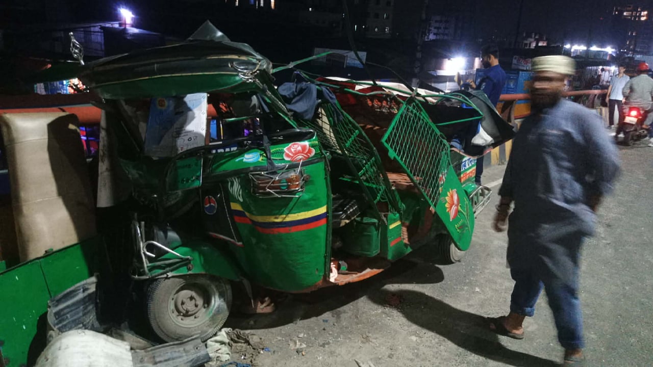 অটোরিকশা প্রাইভেটকার সংঘর্ষে শিশুর মৃত্যু, আহত ৫