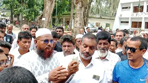 সদরপুরে ইউপি ভবন নির্মাণে আদালতের রায় বাস্তবায়নের দাবিতে মানববন্ধন