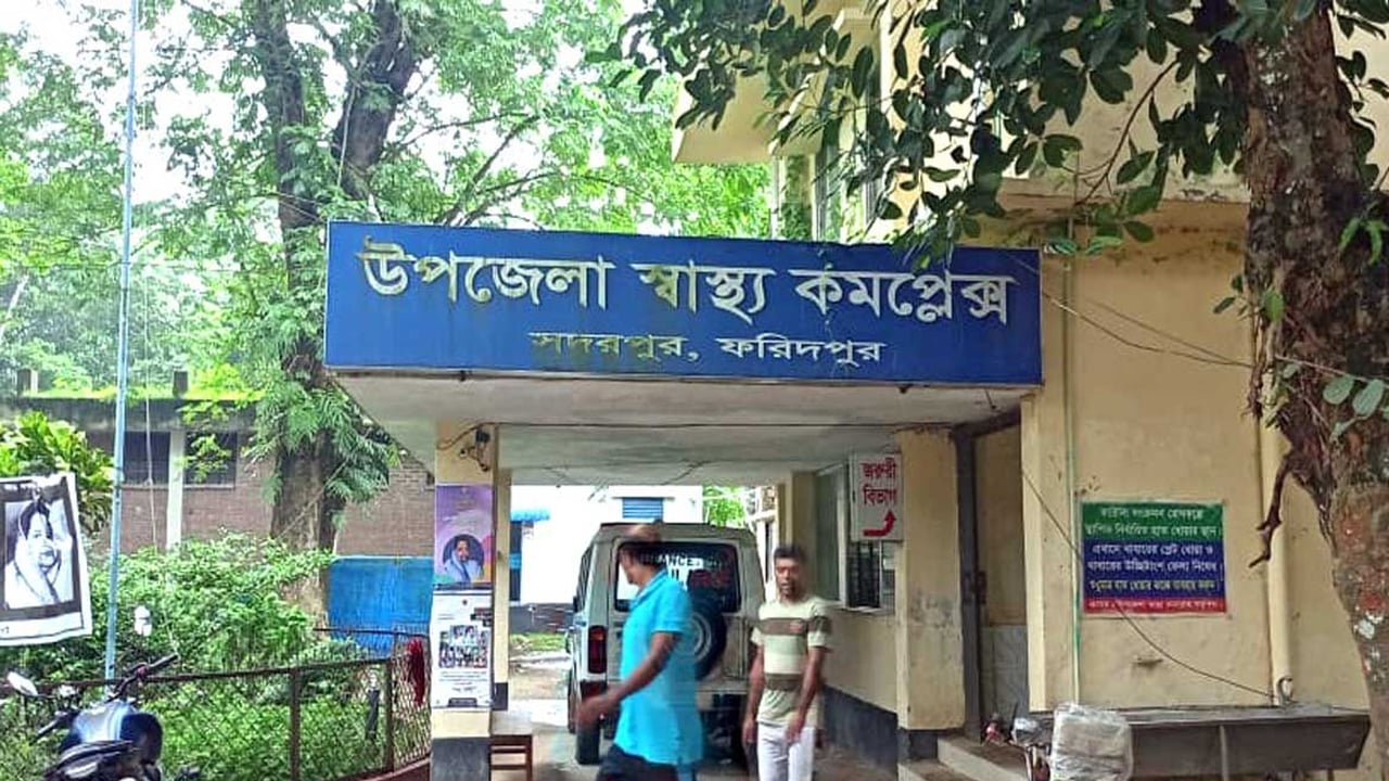 সদরপুরে ঈদের দিন পাগলা কুকুরের কামড়ে আহত ১৬