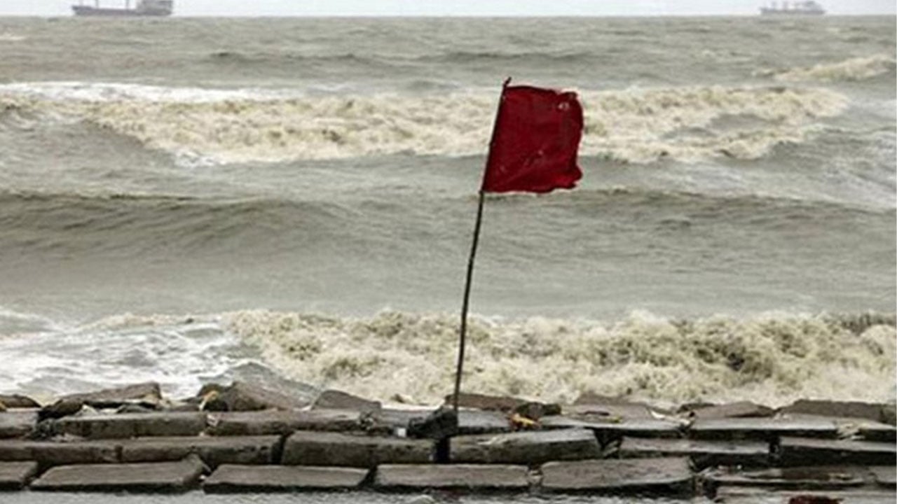 সমুদ্রবন্দরে ৩ নম্বর সতর্কতা সংকেত জারি