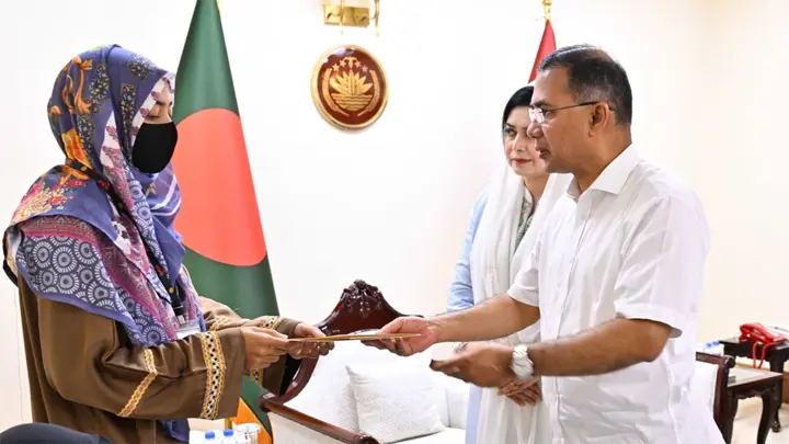 প্রধানমন্ত্রীর সঙ্গে শহীদ সেনাসদস্যদের পরিবারের সাক্ষাৎ, আর্থিক সহায়তা