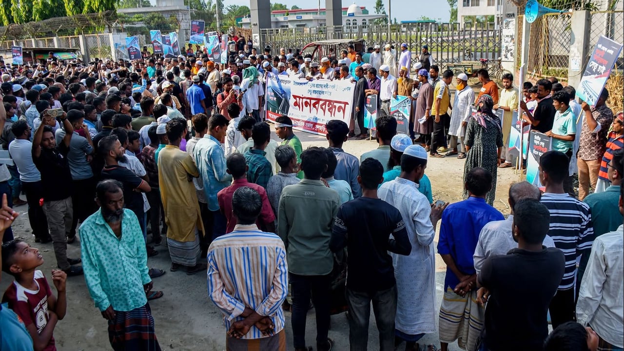 দ্বিতীয় যমুনা সেতু নির্মাণের দাবিতে মানববন্ধন