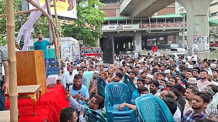 এটিএম আজহারকে সংবর্ধনা জানাতে শাহবাগে নেতাকর্মীরা