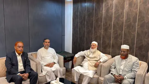 তুরস্কে গেলেন বিরোধীদলীয় নেতা 