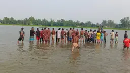 পানিতে তলিয়ে যাওয়া ছেলেকে বাঁচাতে গিয়ে বাবার মৃত্যু
