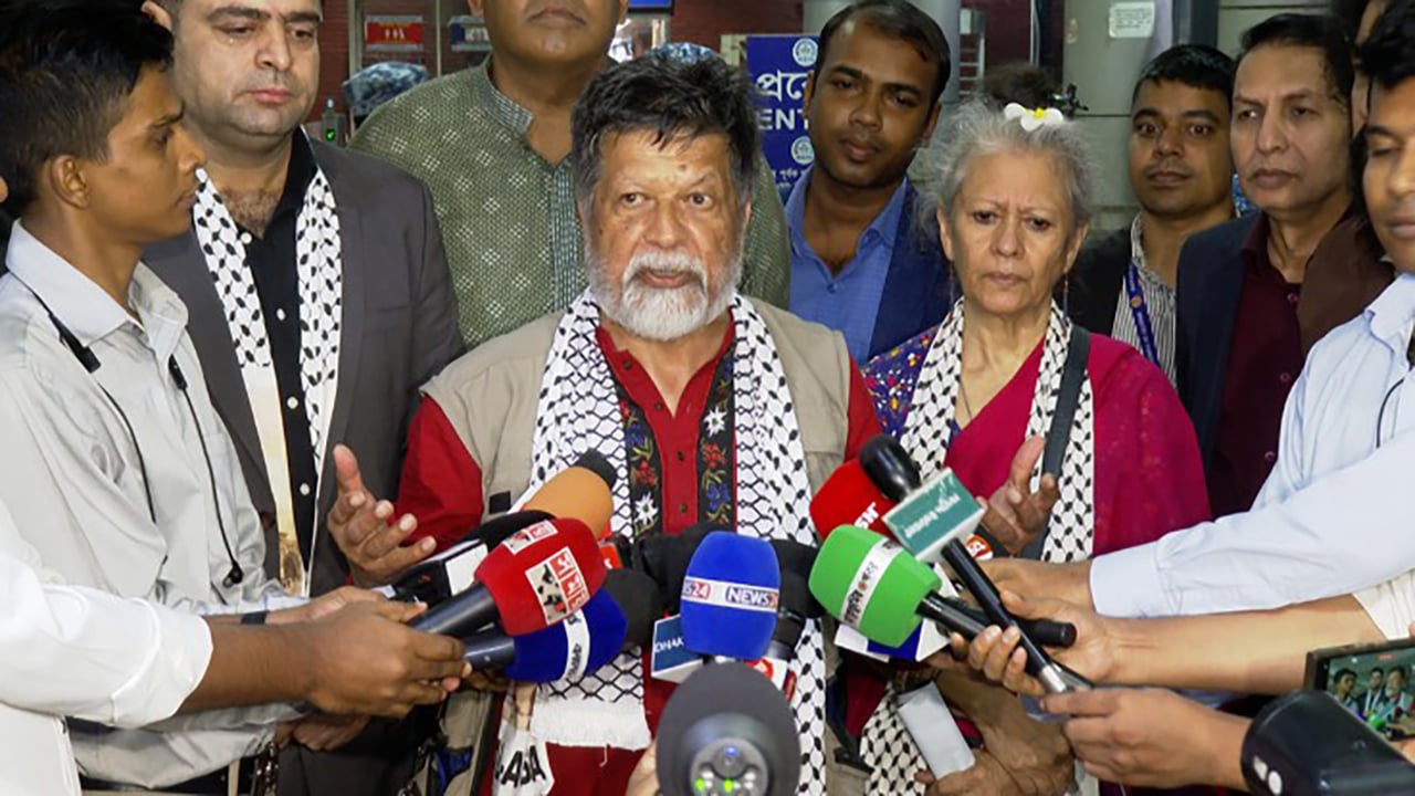 বাংলাদেশি পাসপোর্ট দেখে ইসরাইলি সেনারা আরো ক্ষিপ্ত হয়ে ওঠে