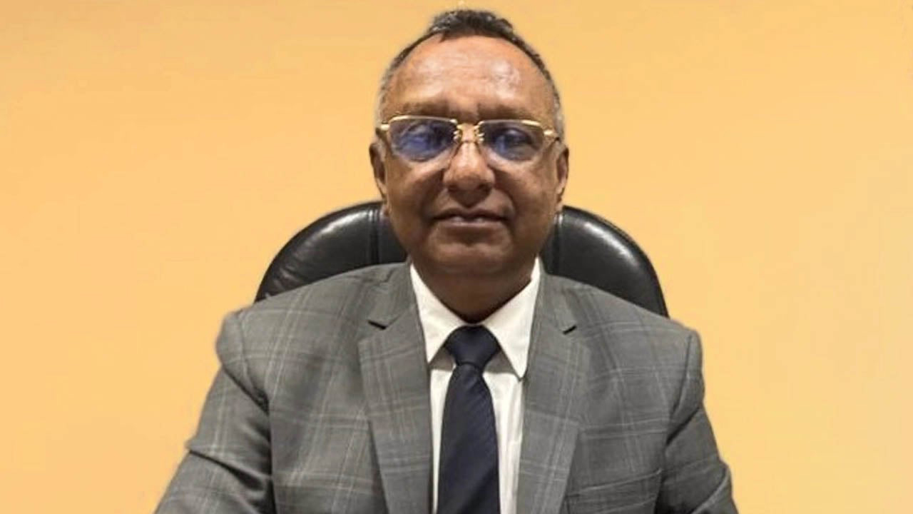 গভর্নরের নির্দেশ অমান্য করেই অফিস করছেন বিএফআইইউ প্রধান