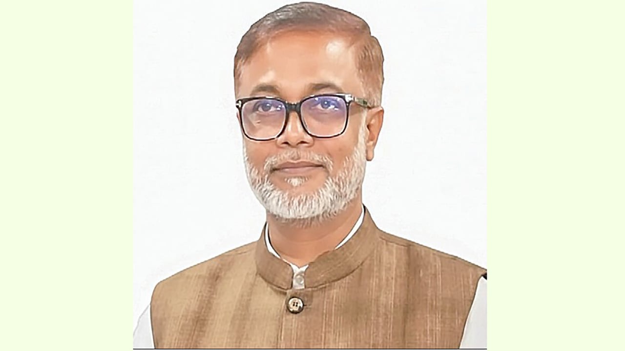 হাটবাজার, বালুর মাঠ বাসস্ট্যান্ড সবই পেলেন ক্ষমতাসীনরা