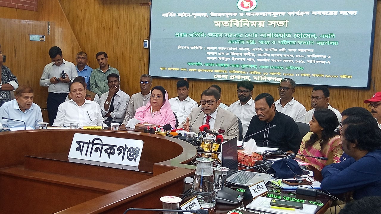 চিকিৎসাসরঞ্জাম ফেলে কোটি কোটি টাকা চুরি করেছে ফ্যাসিস্ট  সরকার: স্বাস্থ্যমন্ত্রী