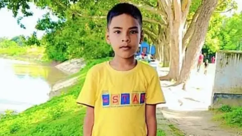 সান্তাহারে নিখোঁজ মাদরাসাছাত্রের সন্ধান চায় পরিবার