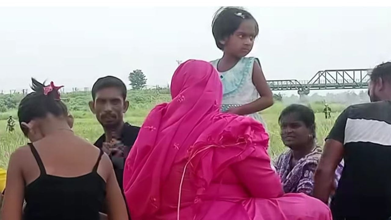 নওগাঁ সীমান্তে ১৭ জনকে পুশইনের চেষ্টা, বিজিবির প্রতিরোধ