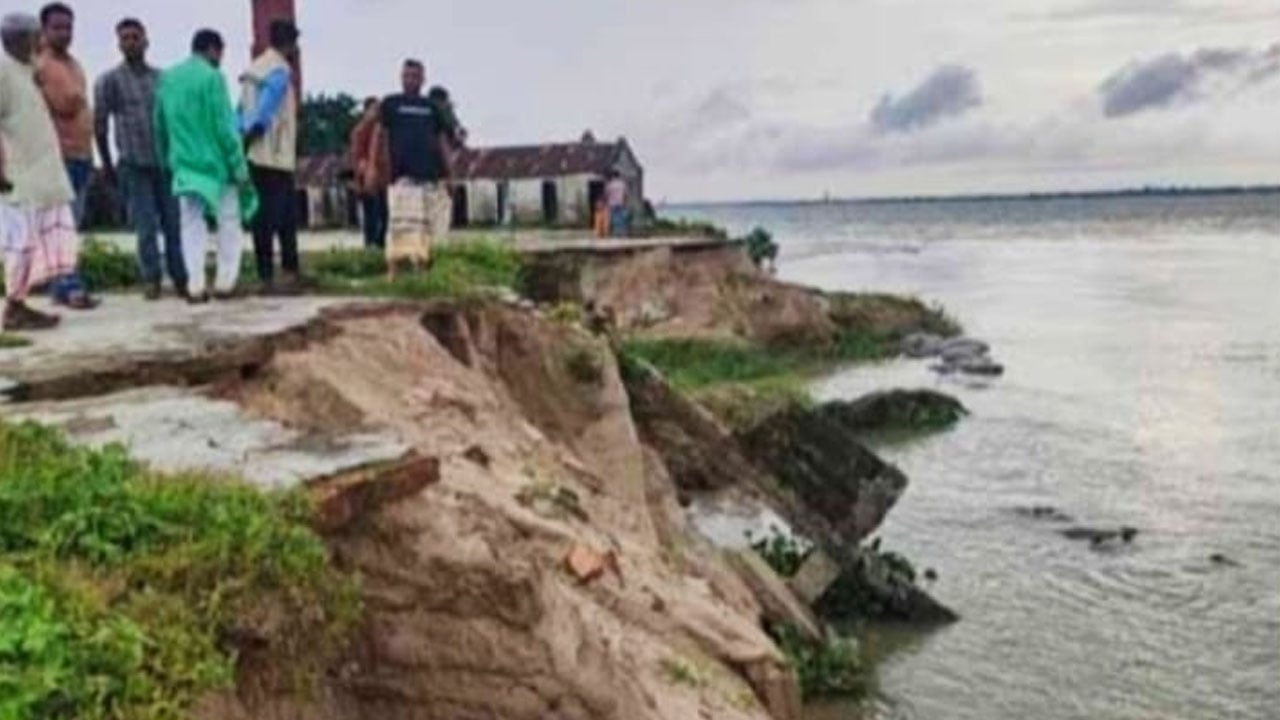 তিন যুগেও মেলেনি স্থায়ী বাঁধ, মেঘনায় বিলীন পানিশ্বর