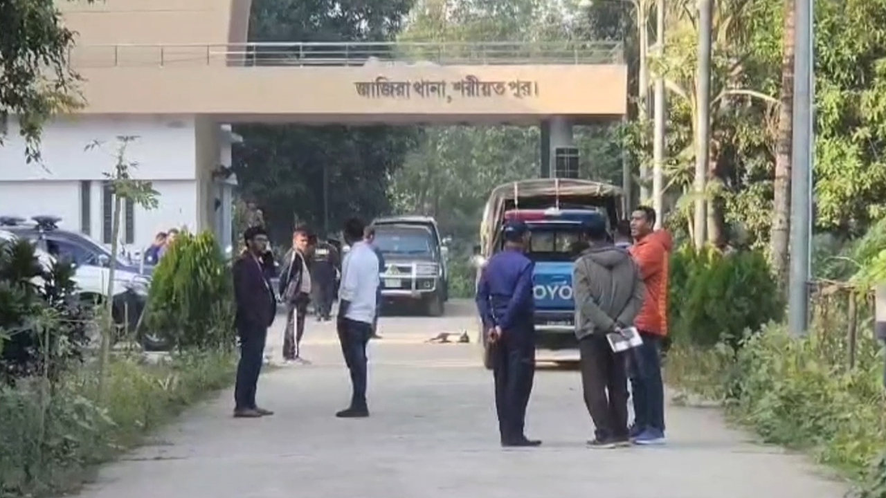 শরীয়তপুরে থানা ভবন থেকে ওসির লাশ উদ্ধার
