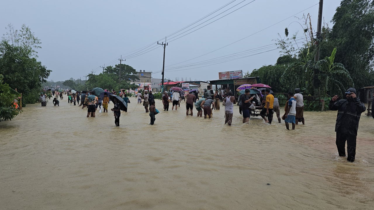 বান্দরবানের সঙ্গে সারা দেশের সড়কযোগাযোগ বিচ্ছিন্ন