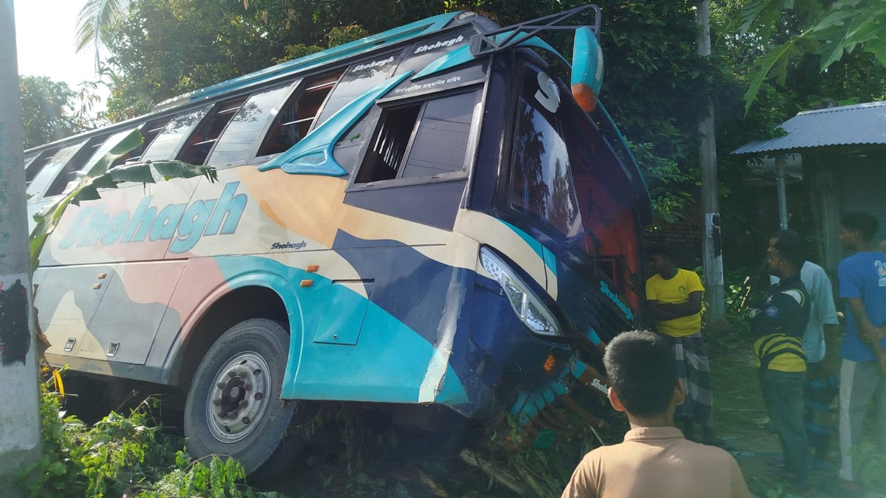 সাতক্ষীরায় বাসের ধাক্কায় পথচারী নিহত