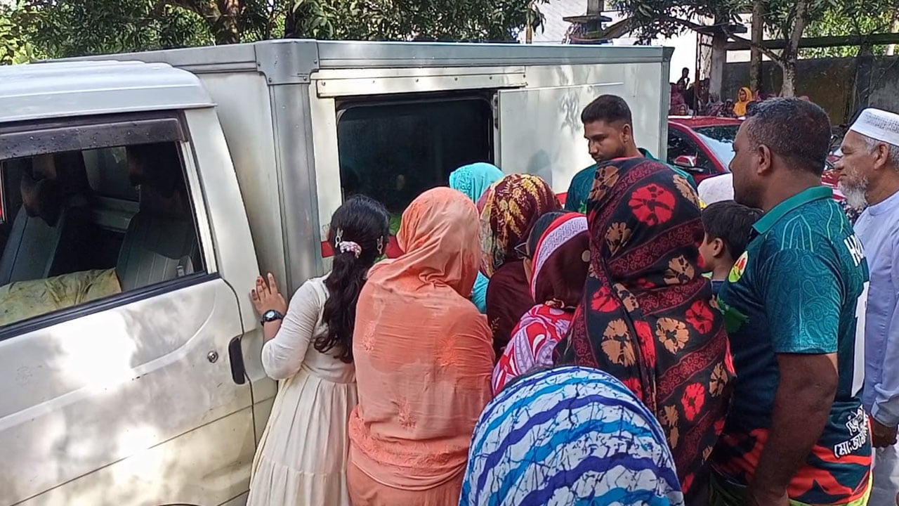 সাতক্ষীরায় দাফন সাজুর লাশ, রেবতীর সৎকার ভারতে   