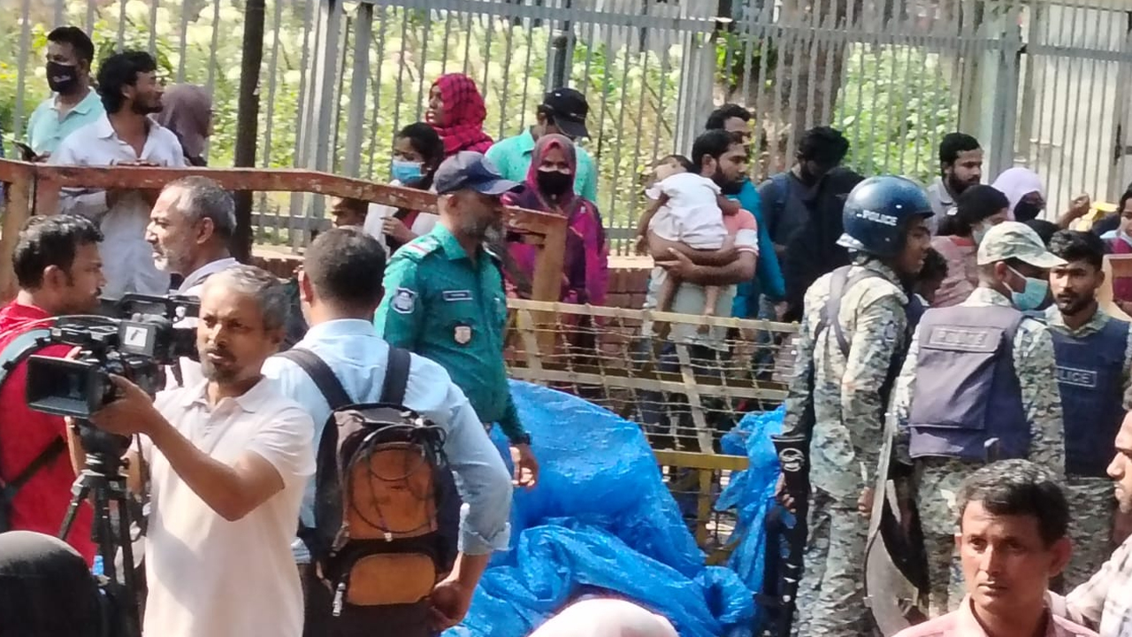 প্রাথমিকের নিয়োগ প্রত্যাশীদের সড়ক অবরোধে জলকামান, পুলিশসহ আহত ৭