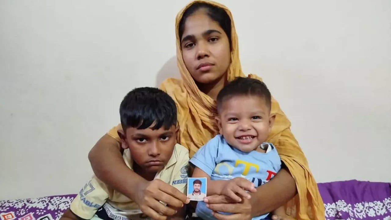 খুনি হাসিনার বিচার দেখে মরতে চান শহীদ রনির মা