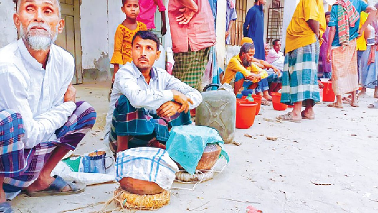 শেরপুরের ঐতিহ্যবাহী খাবার মহিষ দুধের টক দই