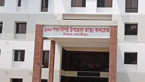 শিবচরে মোটরসাইকেল নিয়ন্ত্রণ হারিয়ে গাছে ধাক্কা, প্রাণ গেল যুবকের 