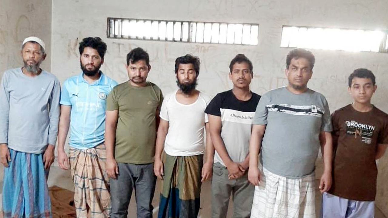 ৫ সহযোগীসহ আরসা প্রধান আতাউল্লাহ গ্রেপ্তার