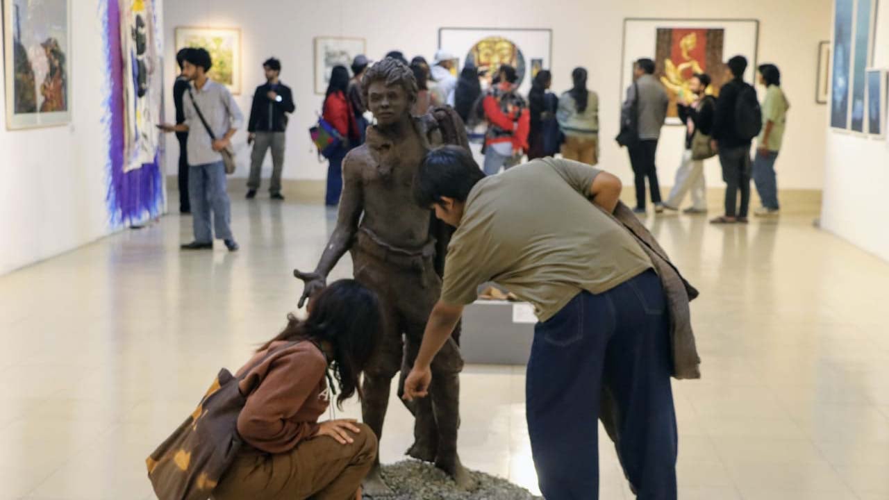 নবীন শিল্পী চারুকলা প্রদর্শনীর সময় বাড়লো