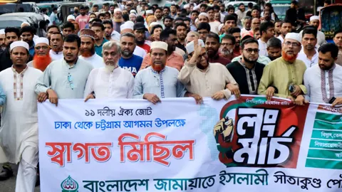 ১১ দলীয় জোটের লংমার্চ সফল করতে সীতাকুণ্ডে জামায়াতের স্বাগত মিছিল