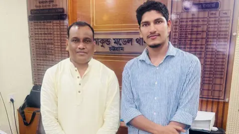সীতাকুণ্ডে ওসির সঙ্গে যুবদল কর্মী হত্যায় অভিযুক্তের ছবি ভাইরাল 
