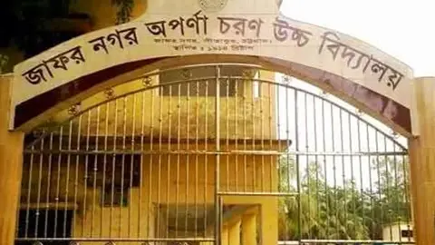 ক্লাসে এসে ঘুমে অচেতন ৭ ছাত্রী, ইয়াবা সেবনের গুজব