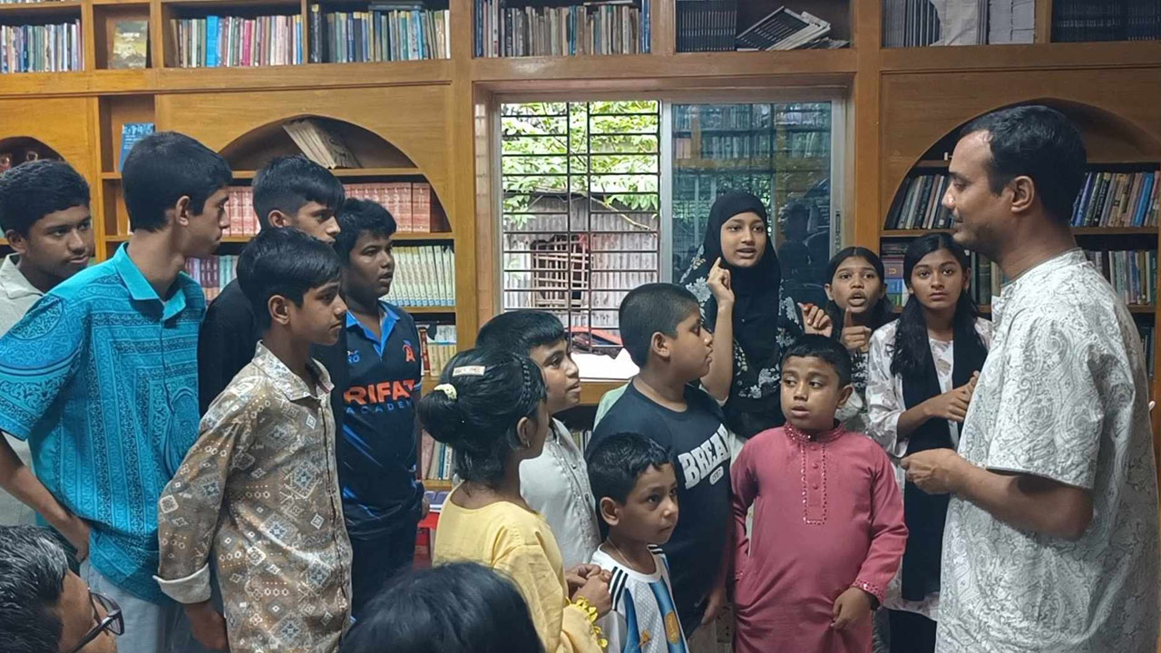 স্বপনে সরব গুঞ্জনের পাঠকরা