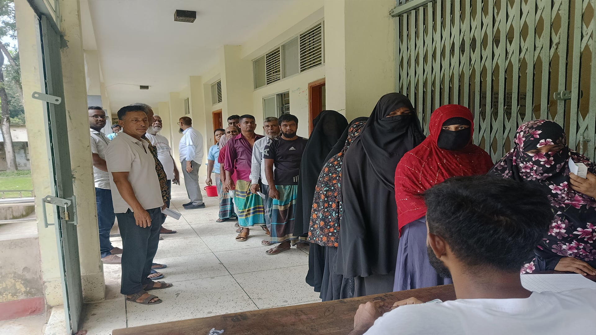 শাহরাস্তিতে বিনামূল্যে ৪ শতাধিক রোগীর চক্ষু চিকিৎসা