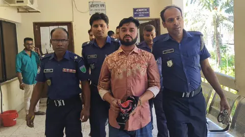 সুনামগঞ্জে প্রবাসীর স্ত্রী হত্যা মামলায় ফার্মাসিস্টের মৃত্যুদণ্ড