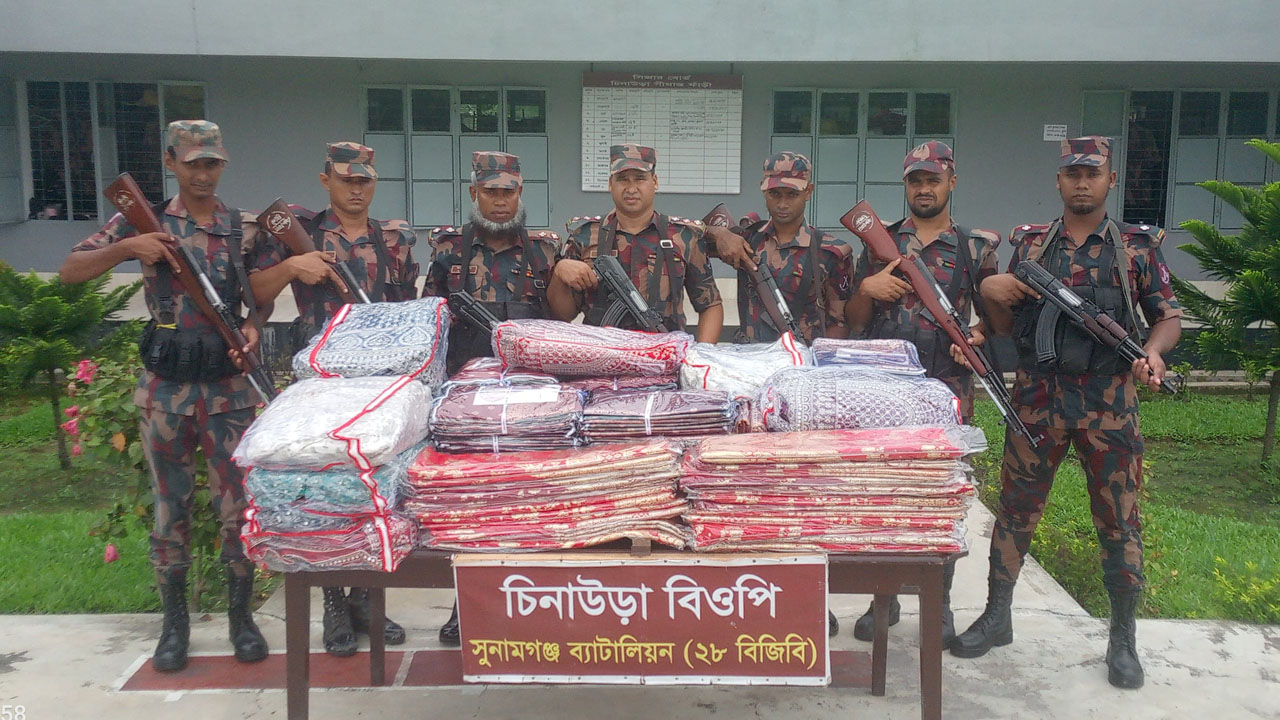 ২৫ লাখ টাকার ভারতীয় শাড়ি-লেহেঙ্গা জব্দ
